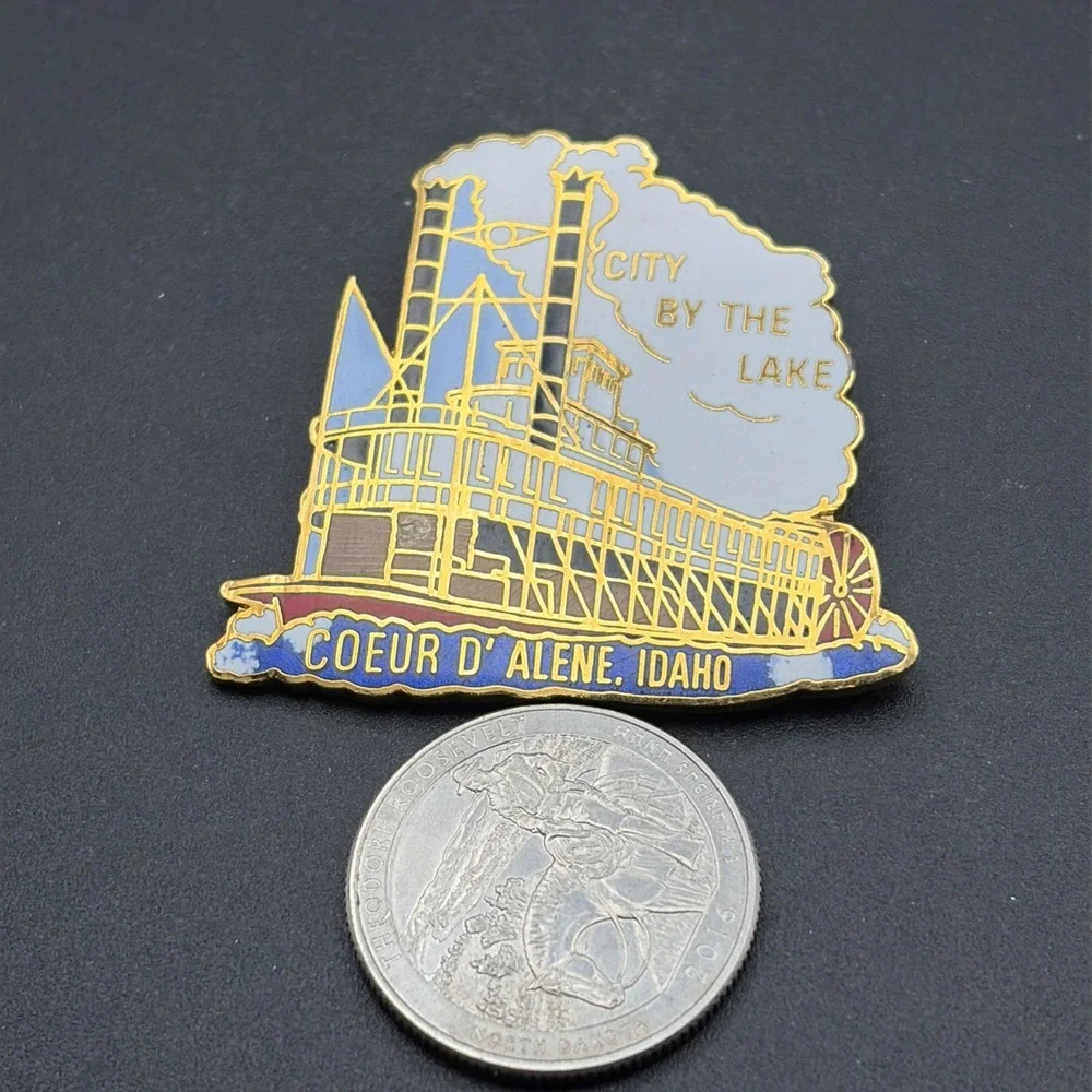 City By The Lake Couer D'Alene Idaho Lapel Hat Pin‎